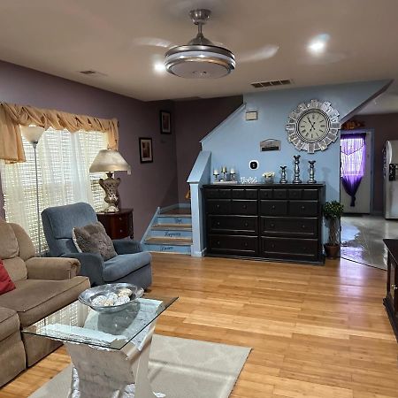 Colorful 3 Bedrooms Twin Home Near Center 필라델피아 외부 사진